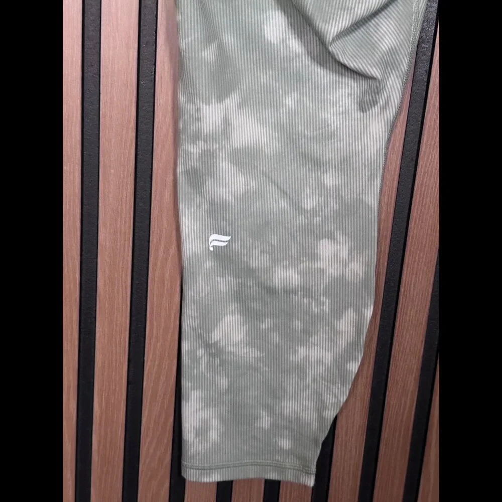 New Fabletics Pants XXL / 1X Green Tie Dye Ribbed Boost High Rise 7/8 Leggings - Picture 7 of 9